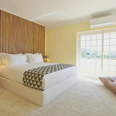 Mbird 19 Penthouse 501 * إستوريل