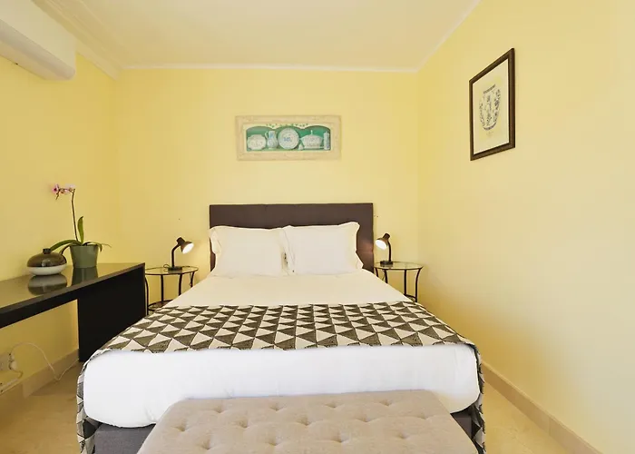 Mbird 19 Penthouse 501 * إستوريل