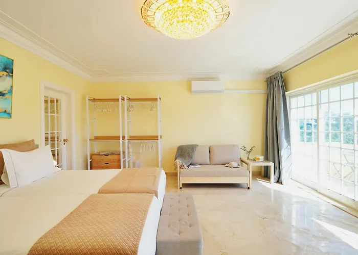 Mbird 19 Penthouse 501 * إستوريل